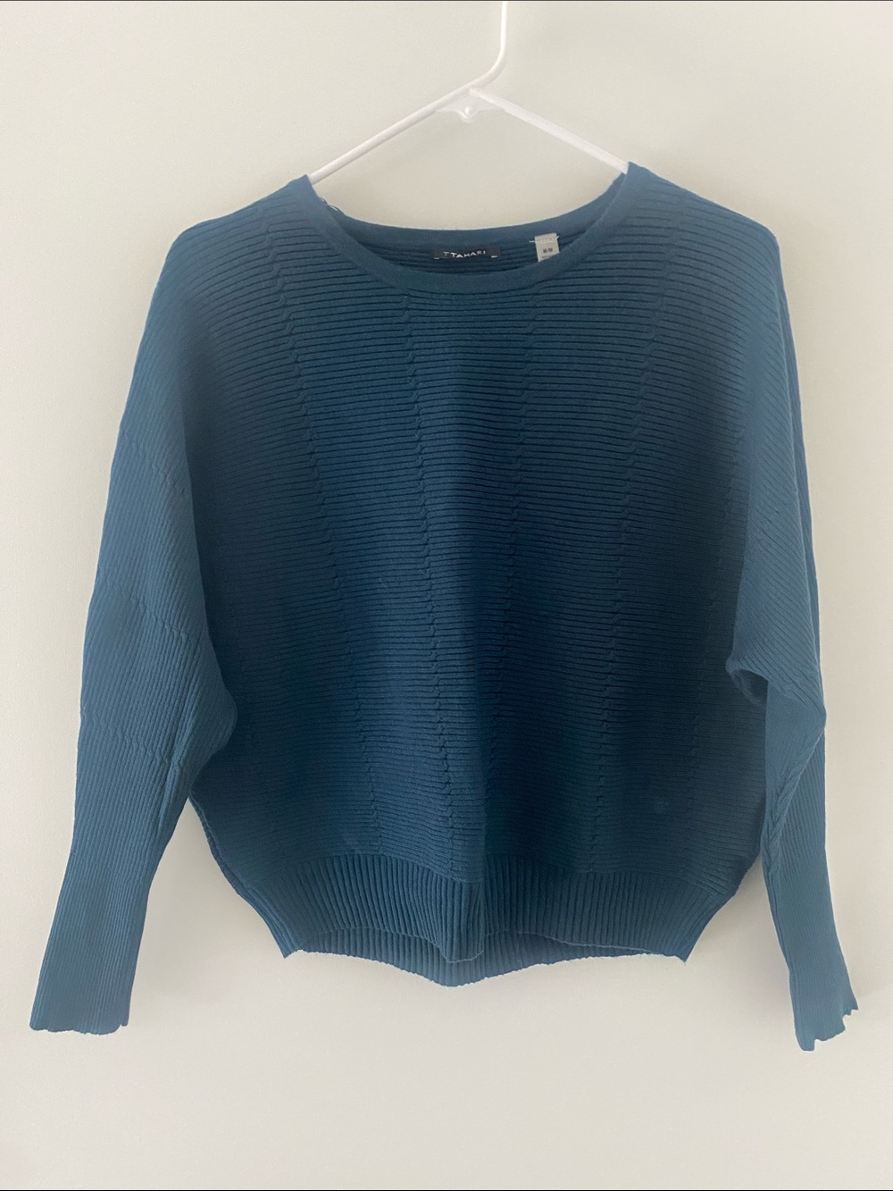 T Tahari Long Sleeve Crew Neck Dolman Sleeve Blue (Dark Teal) Sweater M